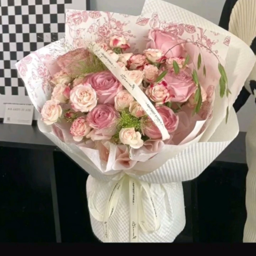 午后红茶，6朵粉色玫瑰花加折射泡泡玖瑰花