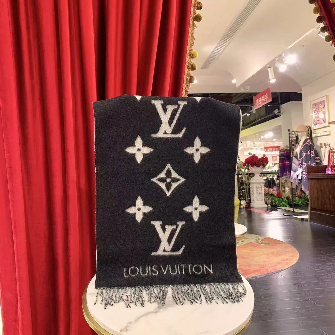 99新 LouisVuitton/路易威登 黑白羊绒围巾/81455055