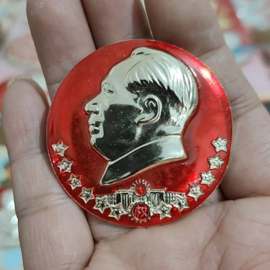 ～***～其他普通金属圆形红色人物像章