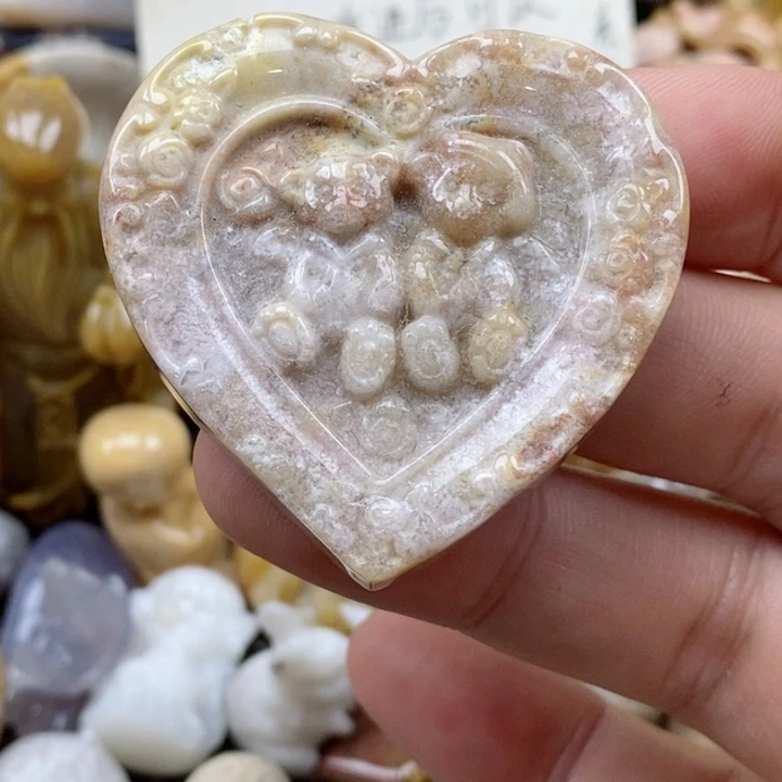 颈饰未镶嵌硅化珊瑚（珊瑚玉）不****气