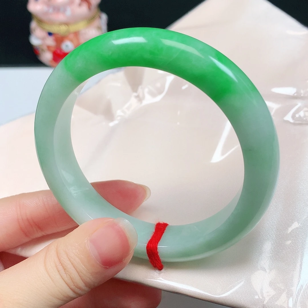 翡翠未镶嵌手镯1971