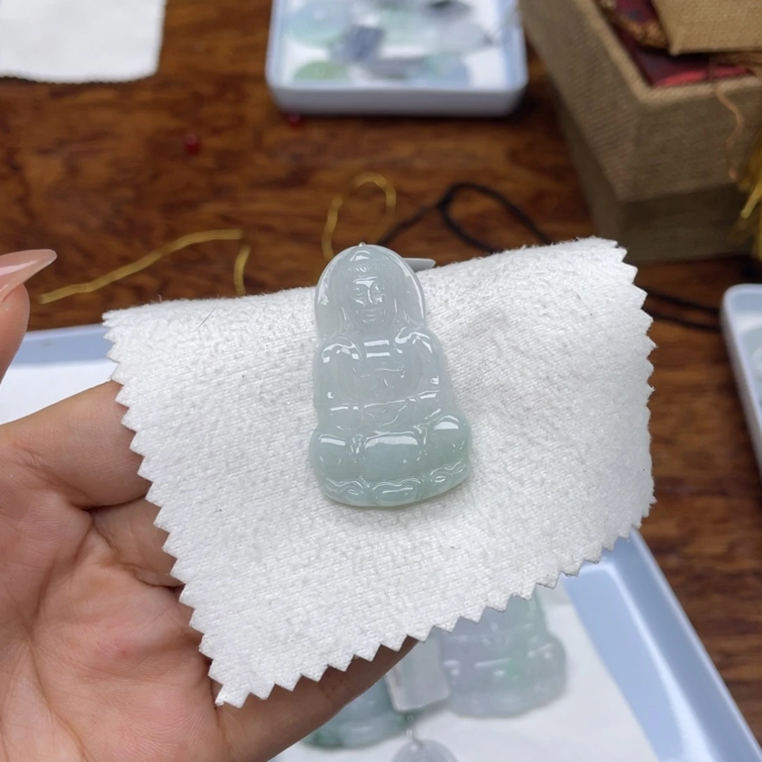 翡翠颈饰未镶嵌观音