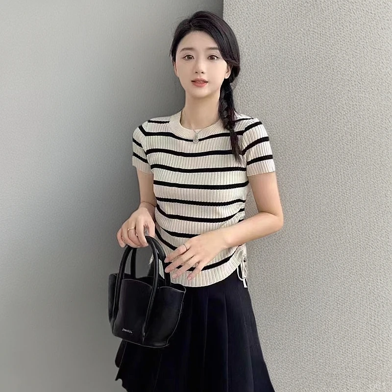 2025新款设计感显瘦韩系穿搭气质减龄圆领抽绳针织衫女别致上衣