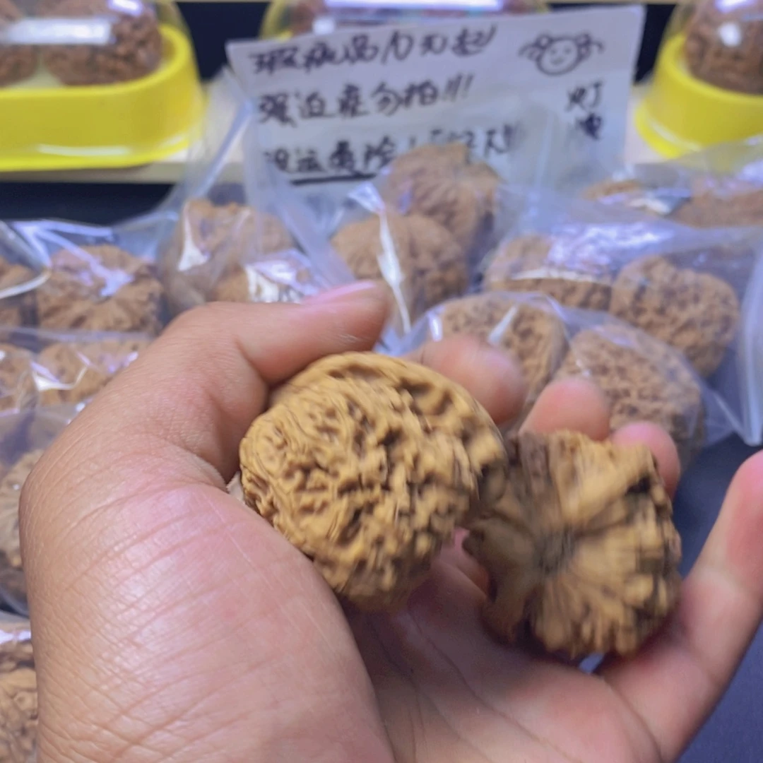啦****啦文玩核桃南疆石编号014