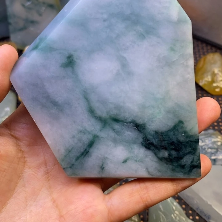 翡翠挂件未镶嵌杨翡翠