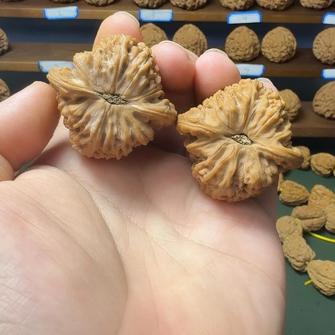 万***在文玩核桃吊坠南疆