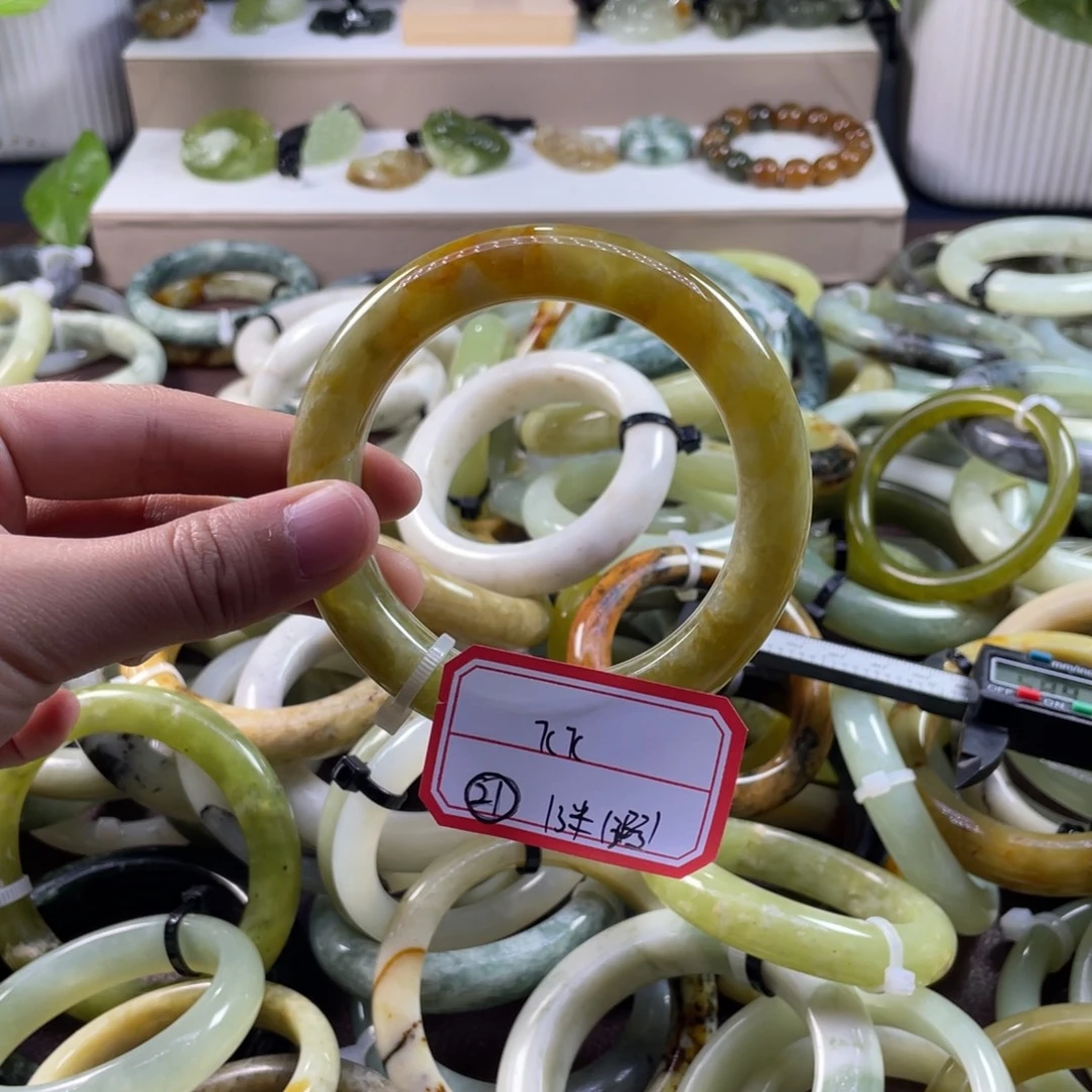 飞***飞蛇纹石玉未镶嵌手镯