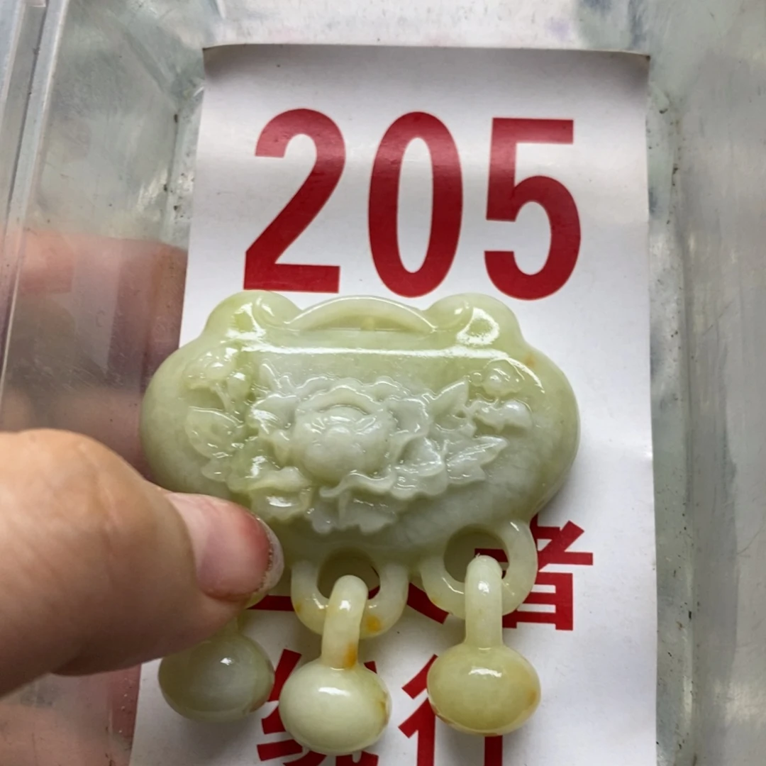 蛇纹石玉挂坠未镶嵌