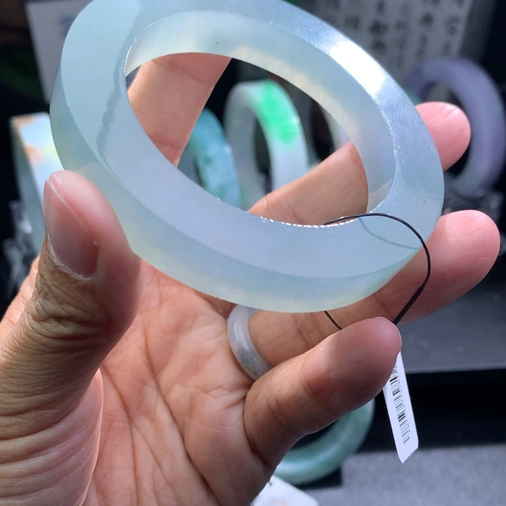 定制翡翠未镶嵌翡翠手镯