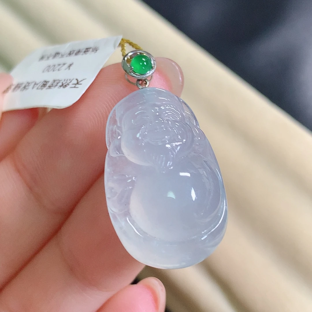 翡翠18K金镶嵌颈饰财神