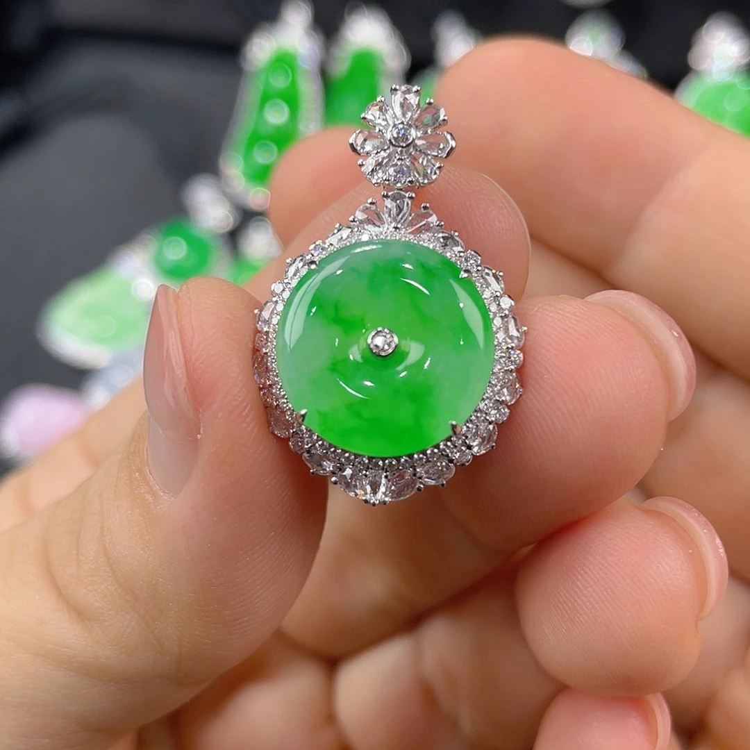 翡翠18K金镶嵌颈饰翡翠平安扣