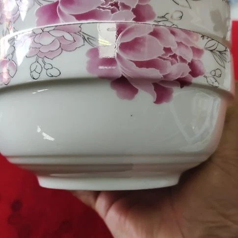 瓷片瓷片，各种摆件，均有瑕疵。沙锅！