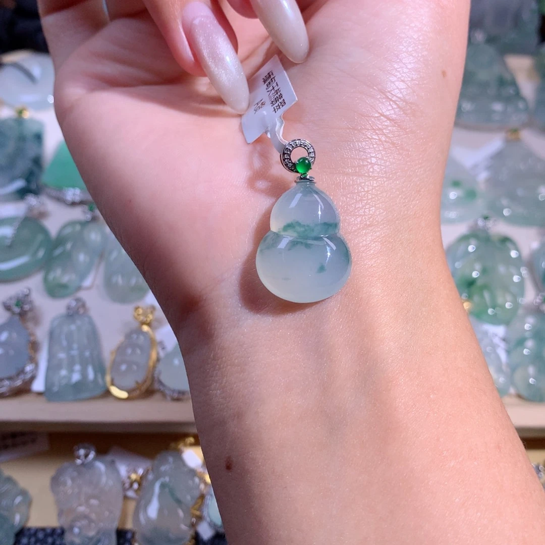 翡翠吊坠(不含链)18K金镶嵌