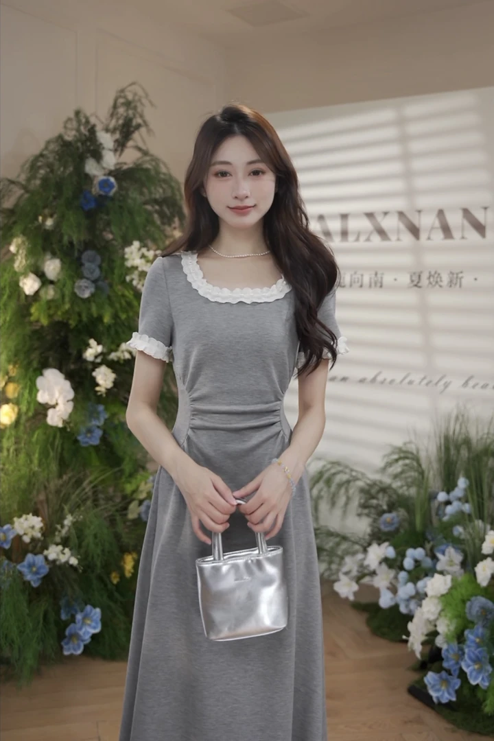 鹿向南[氧气少女]韩系减龄感夏季新款透气轻薄弹力法式短袖连衣裙