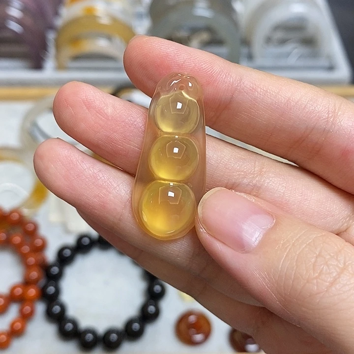 莹***i玛瑙/玉髓未镶嵌珠宝半成品