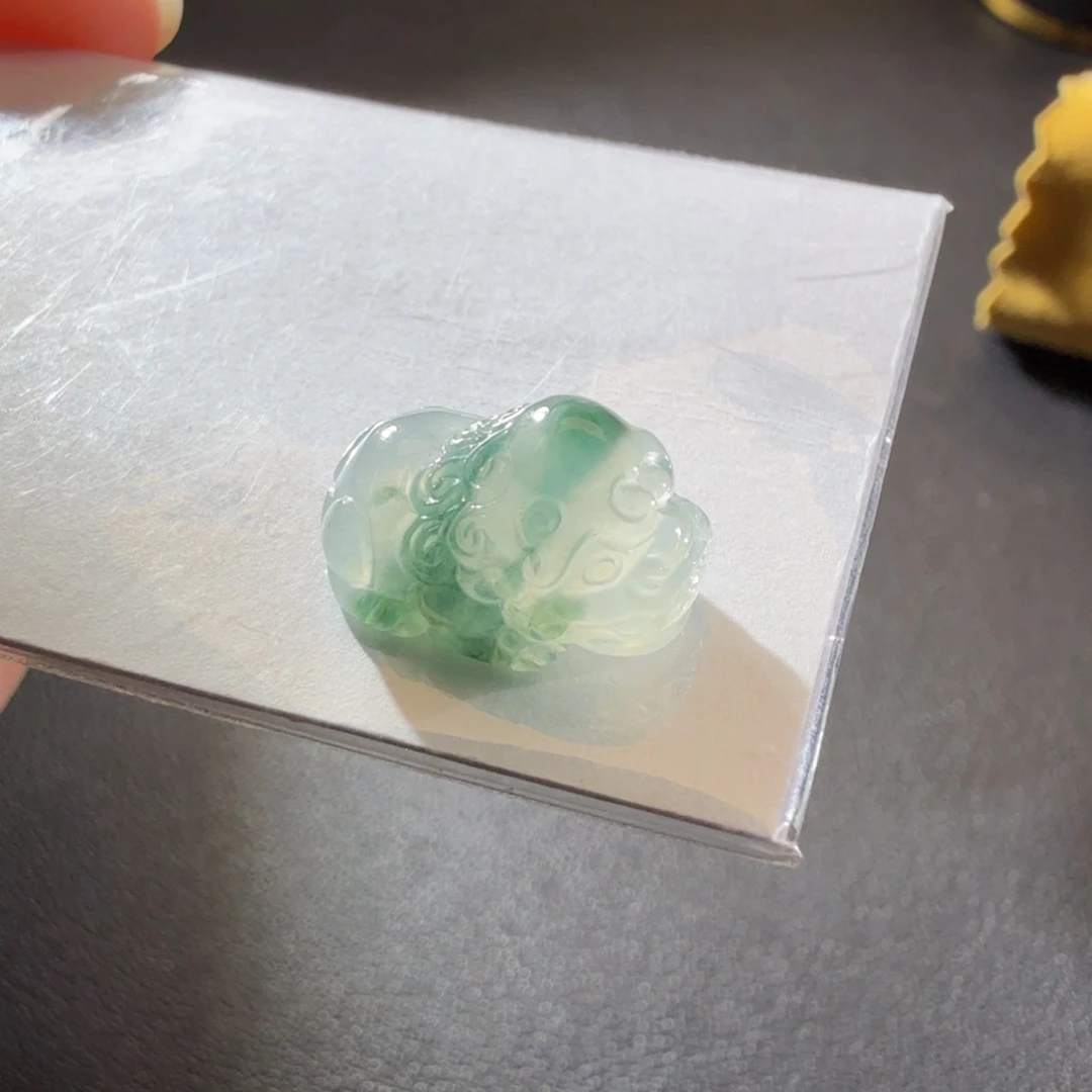 翡翠未镶嵌颈饰葫芦头