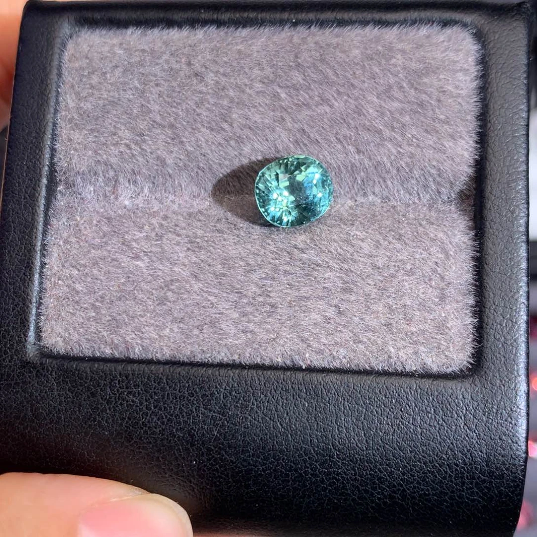 碧玺未镶嵌珠宝奇石2.45克拉