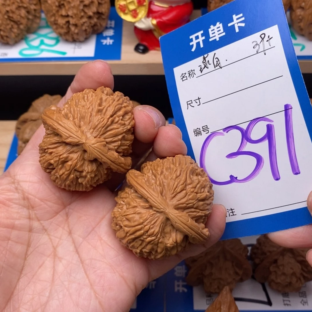 文玩核桃吊坠白狮子核桃