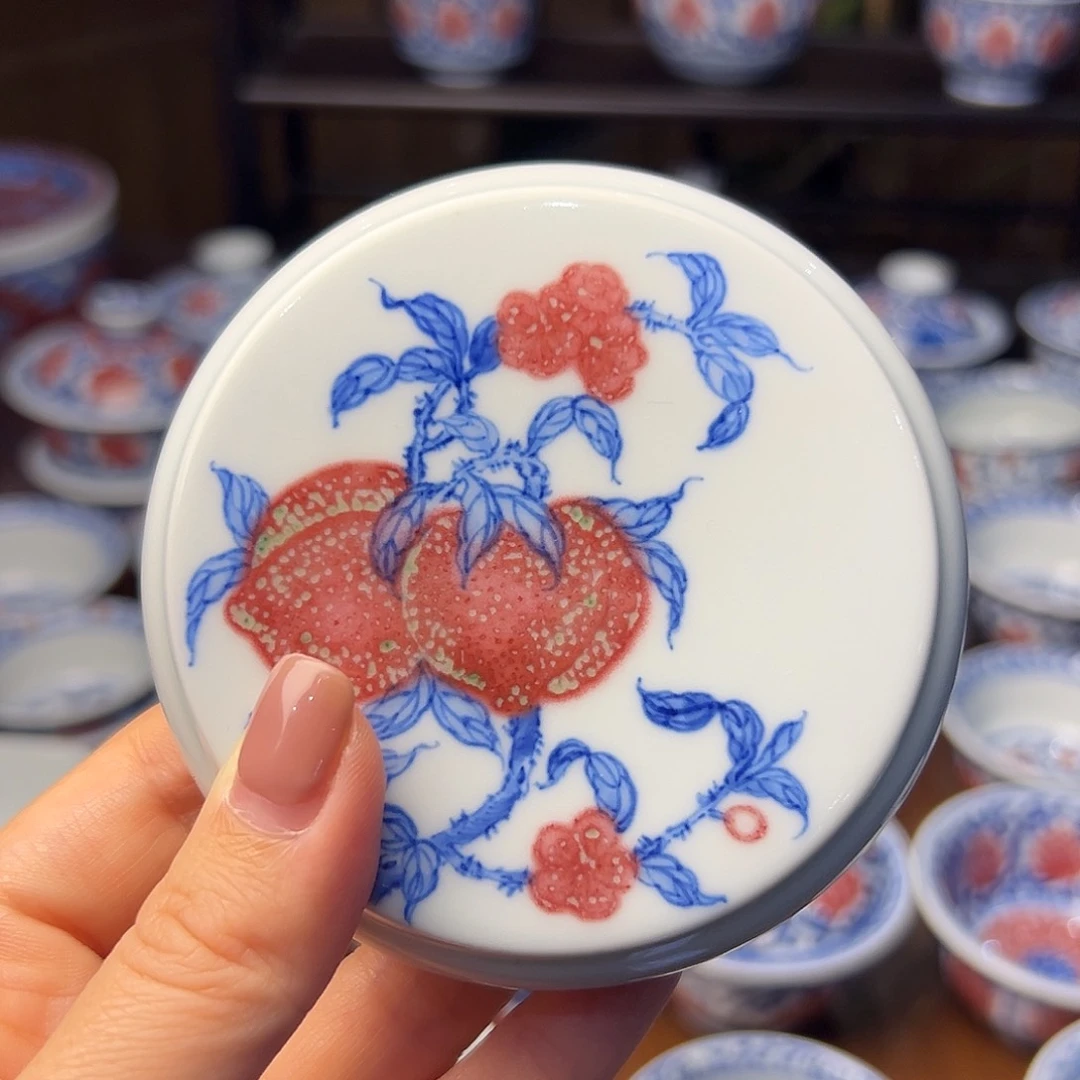 青花釉里红桃子盖置