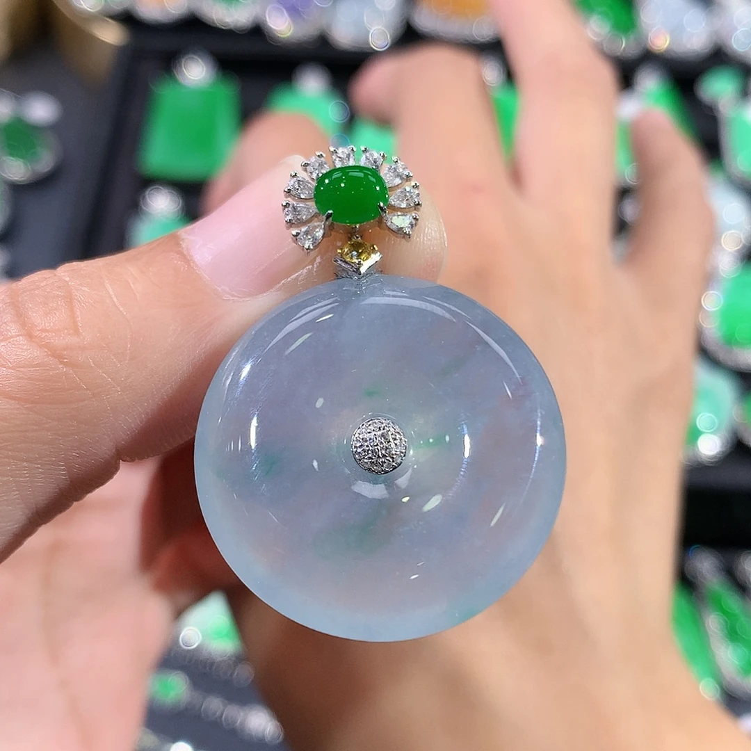 翡翠18K金镶嵌颈饰