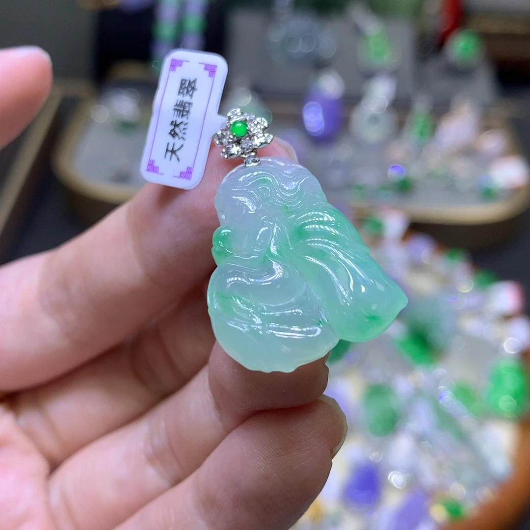 翡翠18K金镶嵌颈饰翡翠吊坠项链