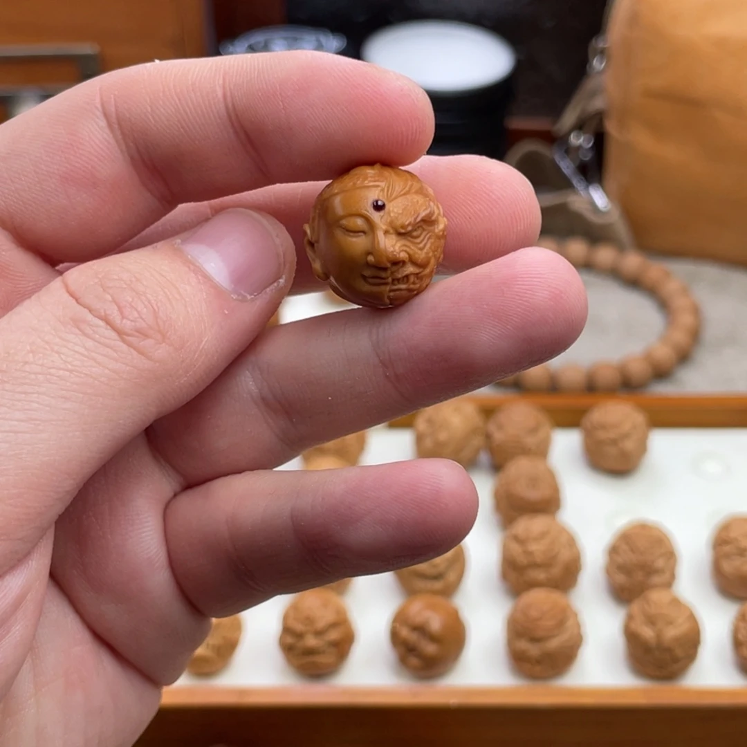 文玩核桃吊坠藽*的猴头核桃雕刻