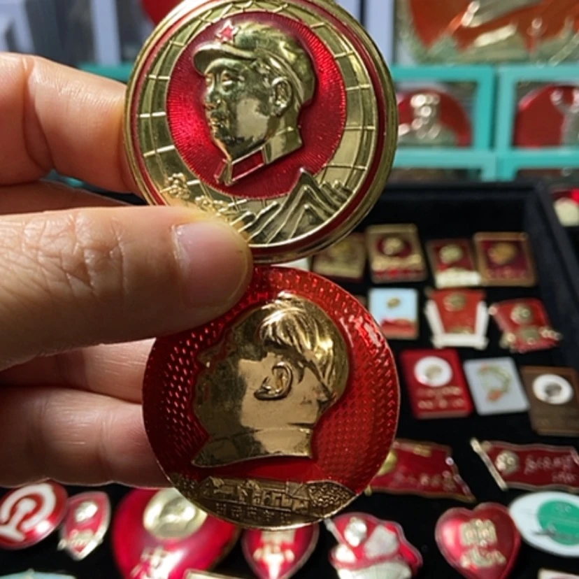【闪购商品】铝军*六七十年代的2枚章