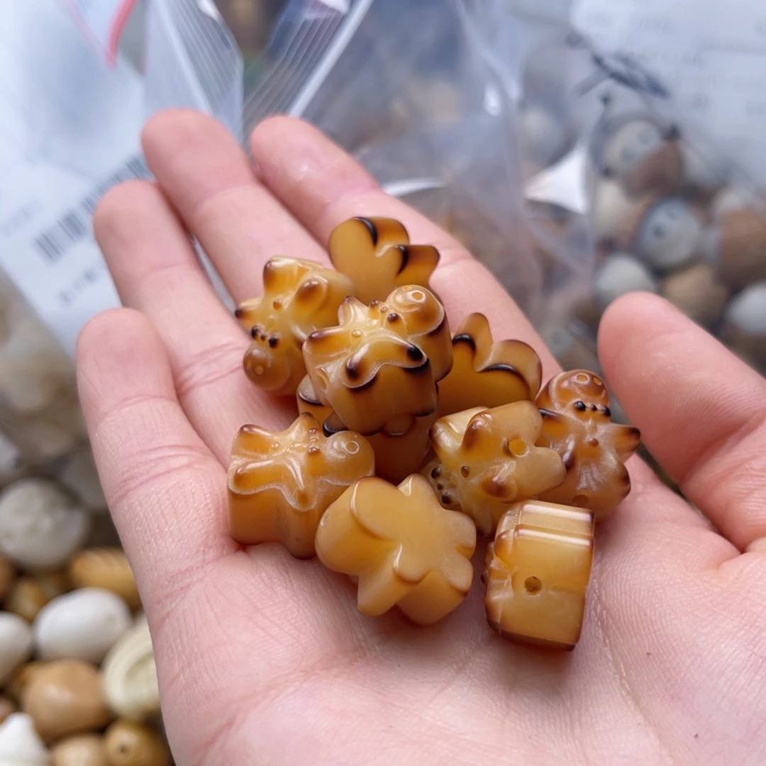 白玉菩提吊坠b16mm/15颗炭烧姜饼人