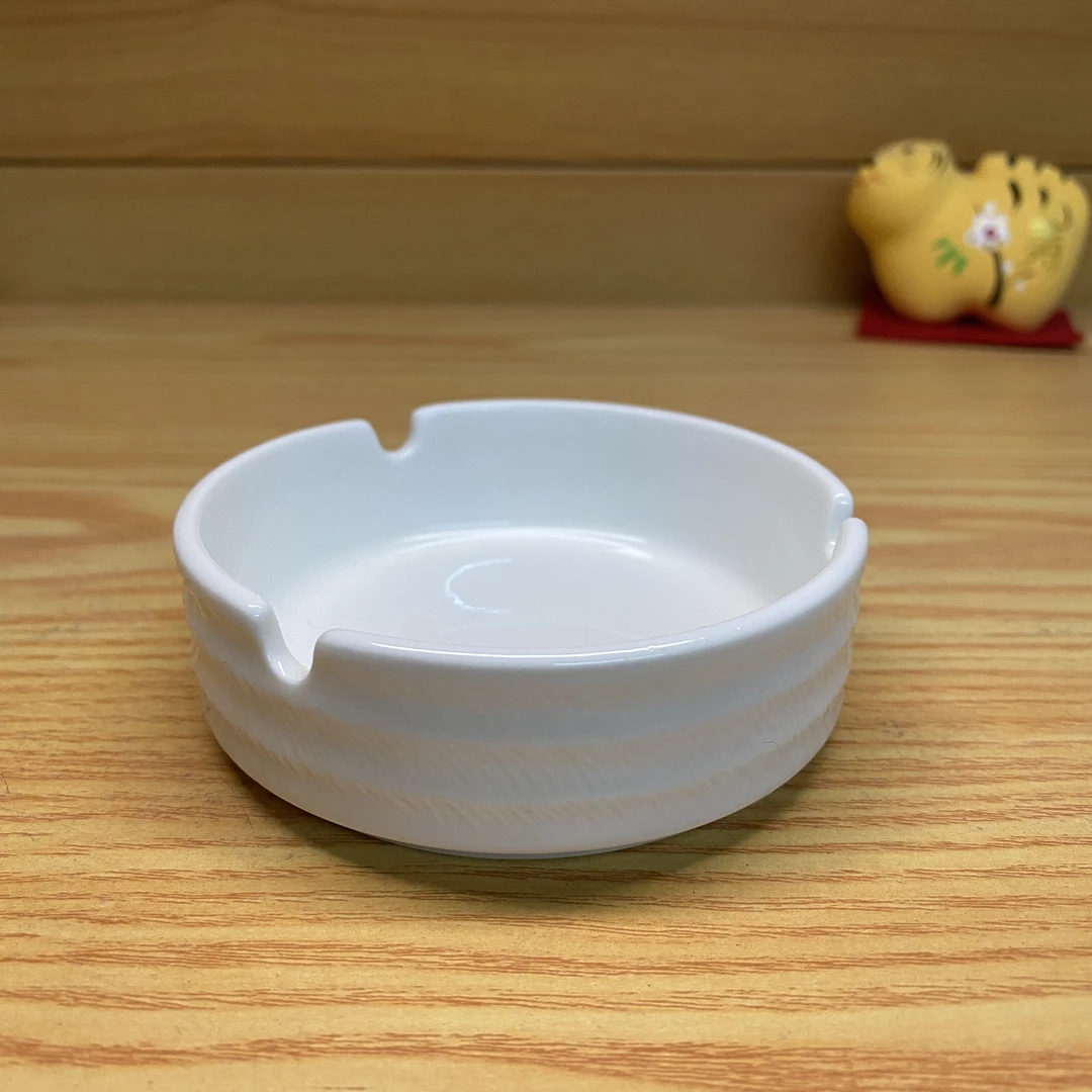 E158 【微瑕】白挑刀羽毛纹3.5寸烟灰碟