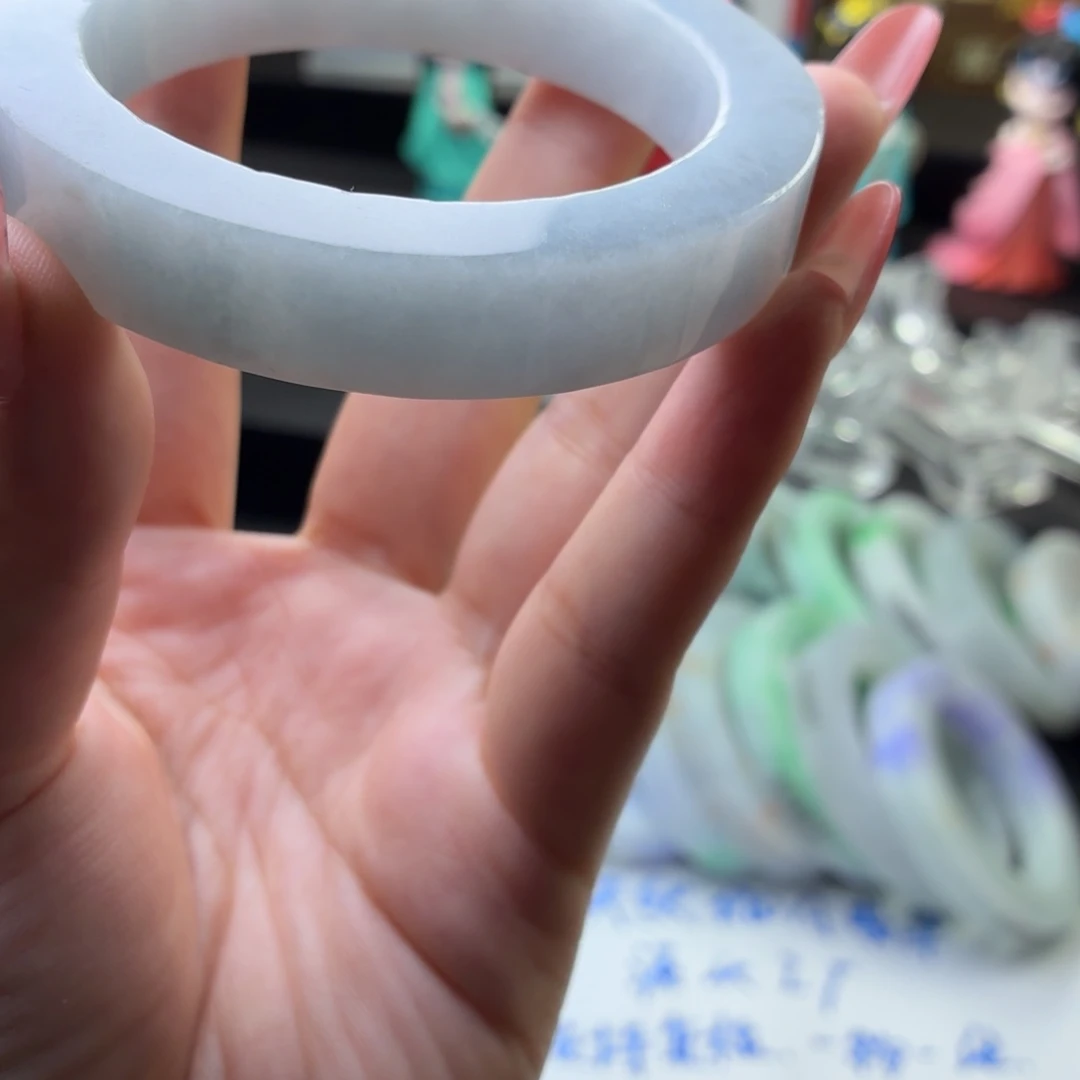 未镶嵌翡翠手镯多样性发一定制翡翠