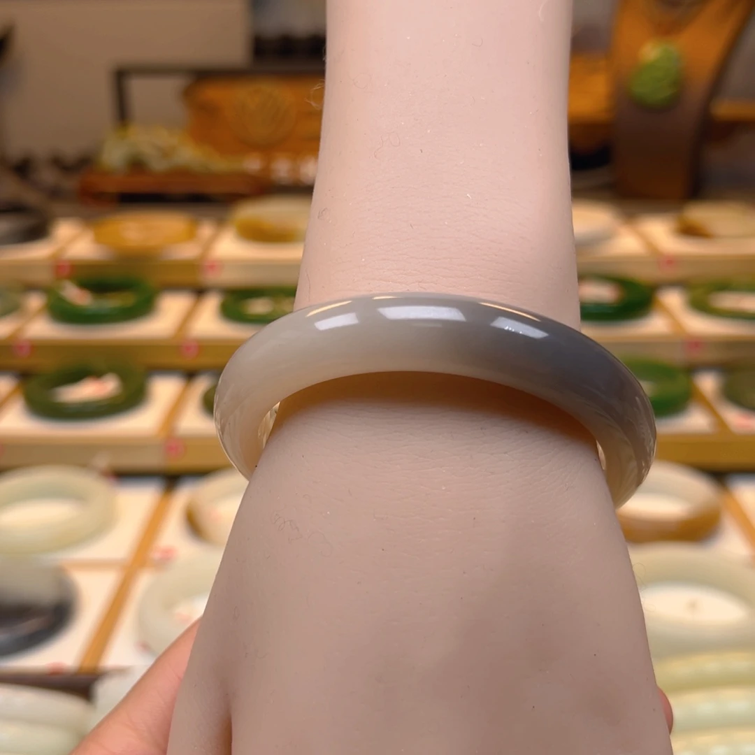 和田玉手镯未镶嵌4