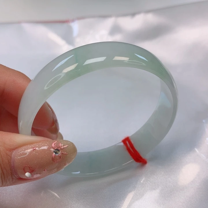 翡翠手镯未镶嵌52圈