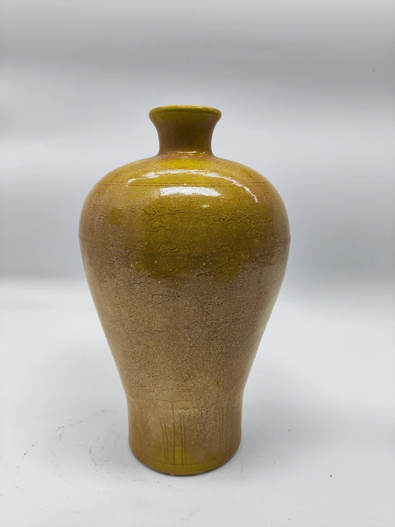 明黄釉玉梅瓶瓶凤纹