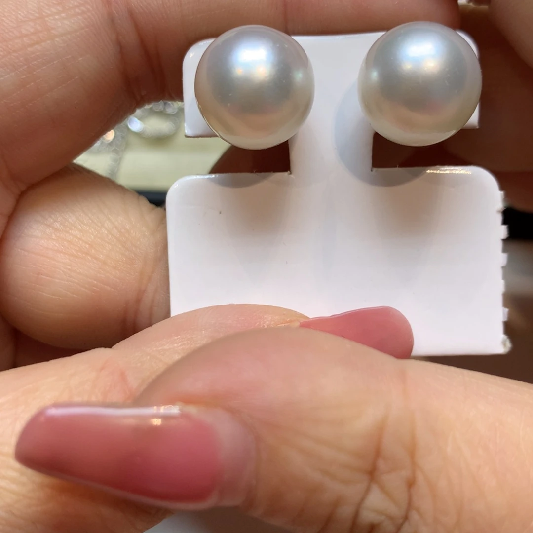 18K金镶嵌海水珍珠耳饰