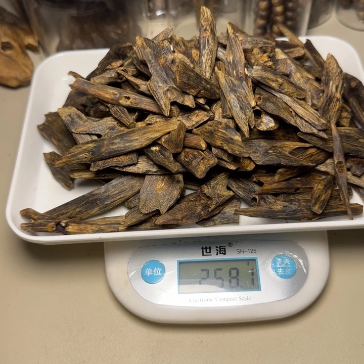 风车木（黑檀木）东**人海南蓝宝石树258克