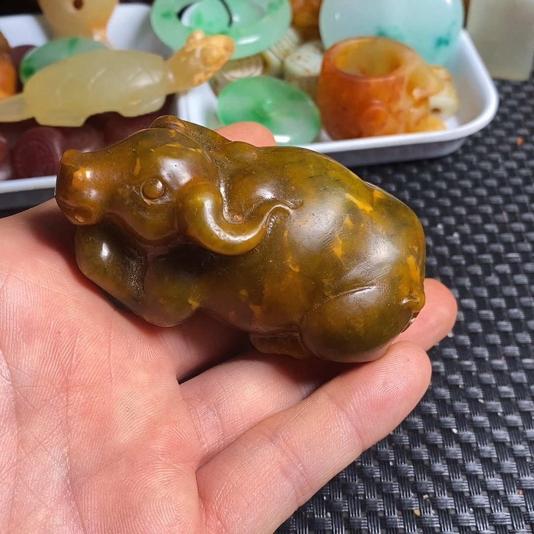 岫岩老玉（透闪石质玉）未镶嵌珠宝奇石