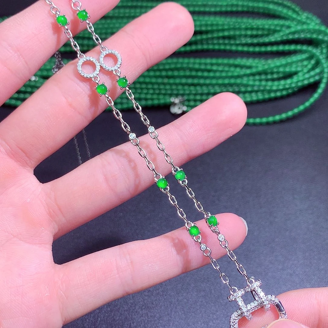 颈饰未镶嵌翡翠半**朵翡翠