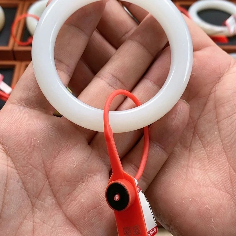 【闪购商品】未镶嵌手镯和田玉