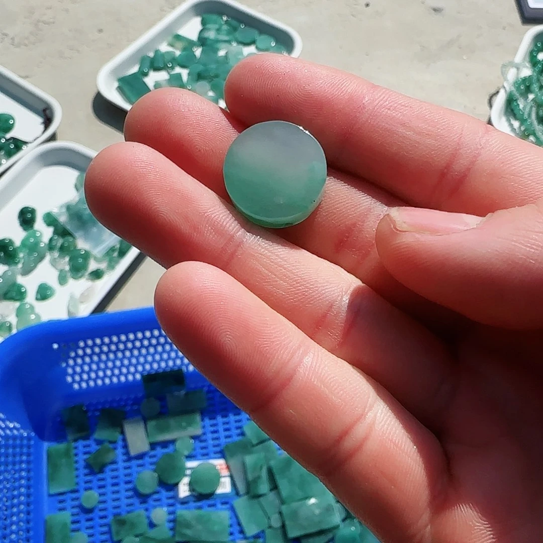 石英质玉颈饰未镶嵌