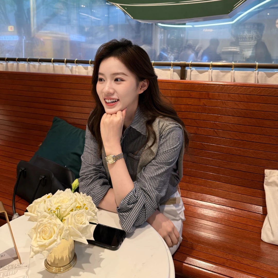 UTWU小敏「蓝调钉珠」1oo棉蓝白细格钻边单排翻领长袖衬衫UTAC1019