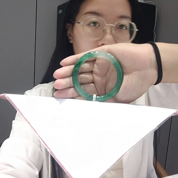 石英质玉（非洲翠）未镶嵌手镯
