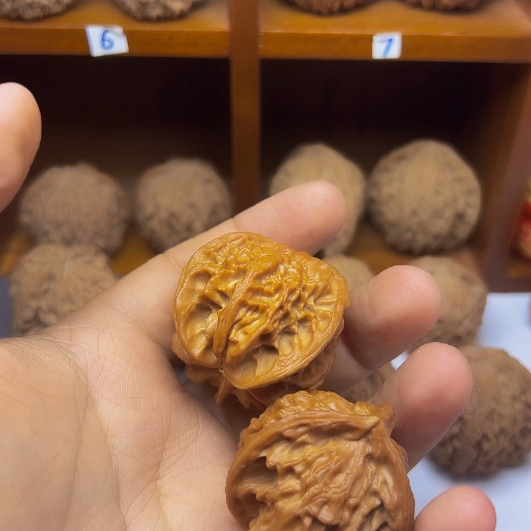 来***舌吊坠桃核盘山三楞奔