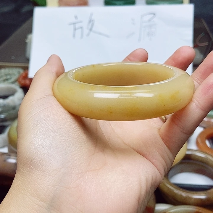 石英质玉手镯未镶嵌棉*