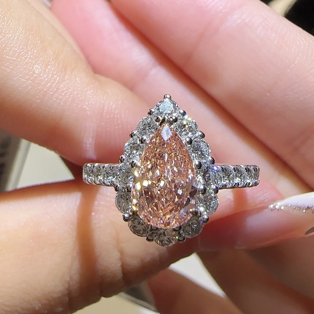 实验室培育钻石18K金镶嵌粉钻水滴1卡