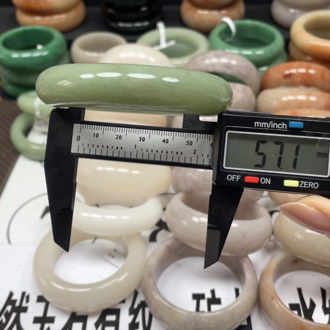 未镶嵌手镯石英质玉