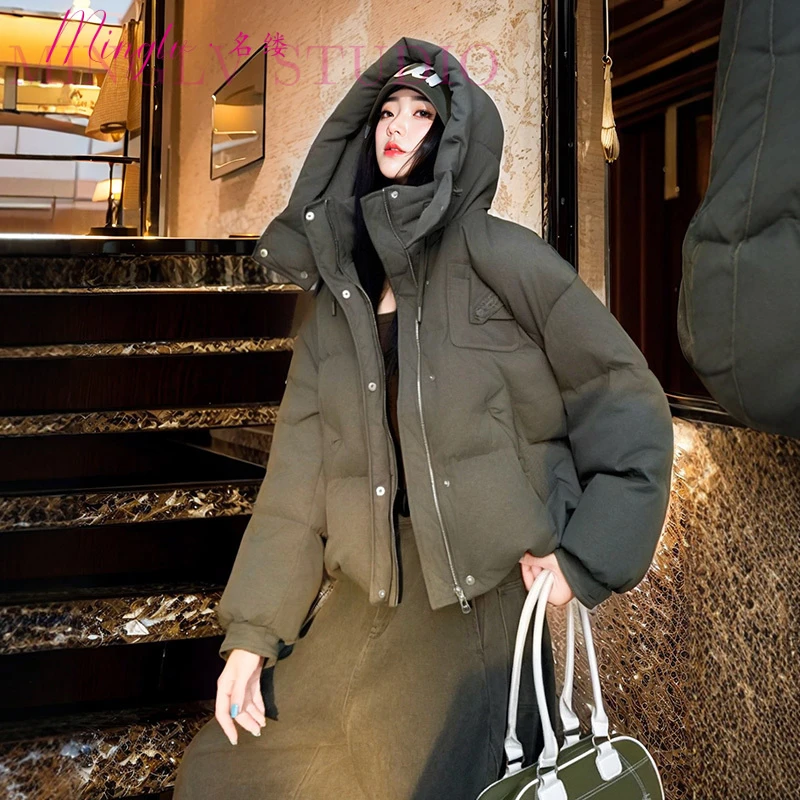 2025年冬季日常通勤保暖小个子短款连帽立领高品质羽绒服外套女