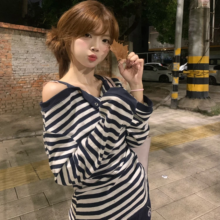 韩系条纹假两件长袖t恤女秋季2025新款甜辣宽松慵懒风一字肩上衣