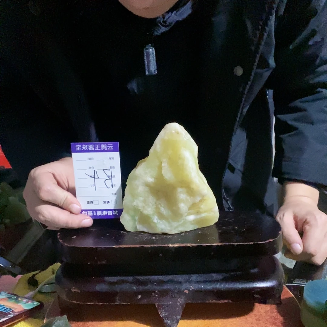 蛇纹石玉未镶嵌珠宝奇石