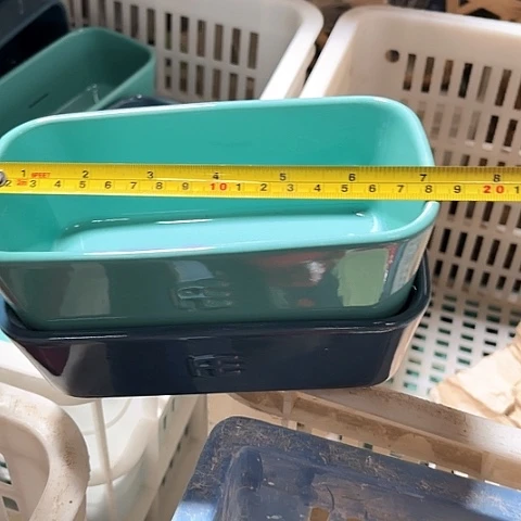 微瑕，不能明火，口径18，宽9，高度6两个不同色