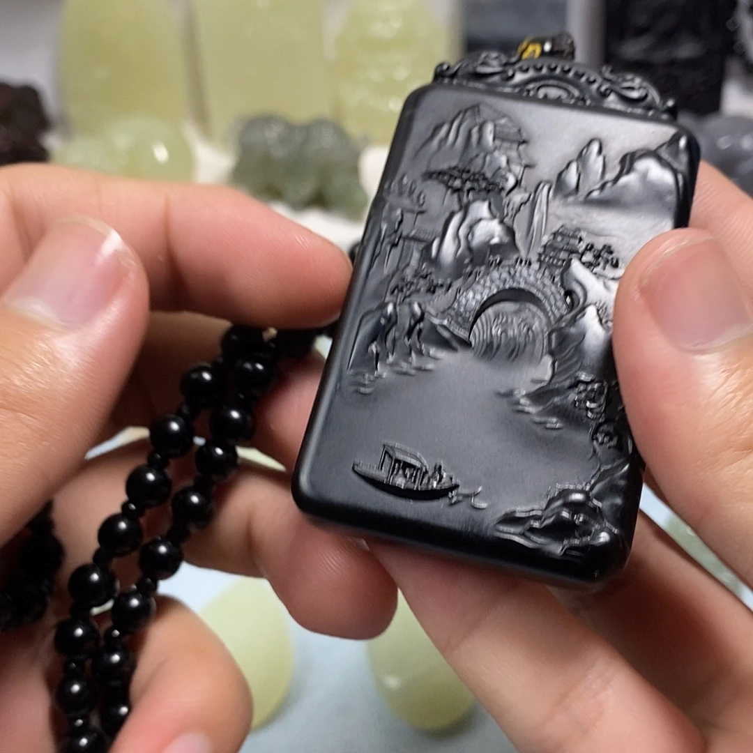 用***4和田玉（墨玉）未镶嵌挂件